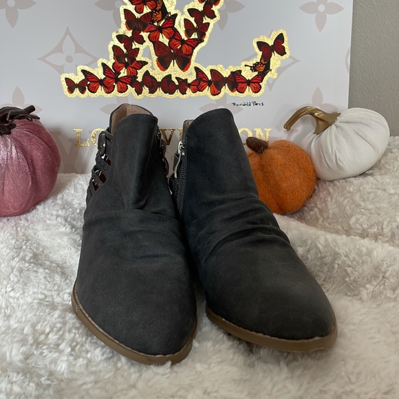 Grey Booties with gold accents - Picture 5 of 8